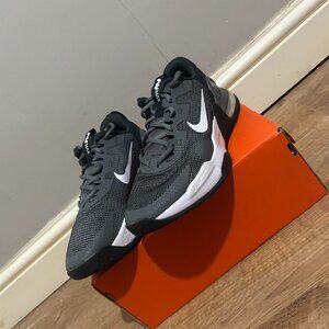 Nike Men's Black and Grey Trainers